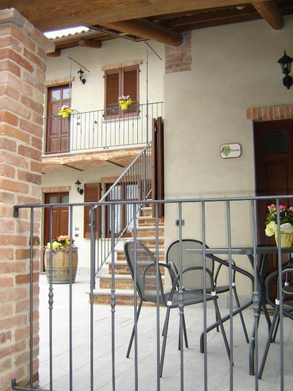 Agriturismo I Grappoli Serralunga d'Alba Habitación foto
