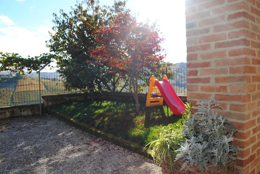 Agriturismo I Grappoli Serralunga d'Alba Exterior foto