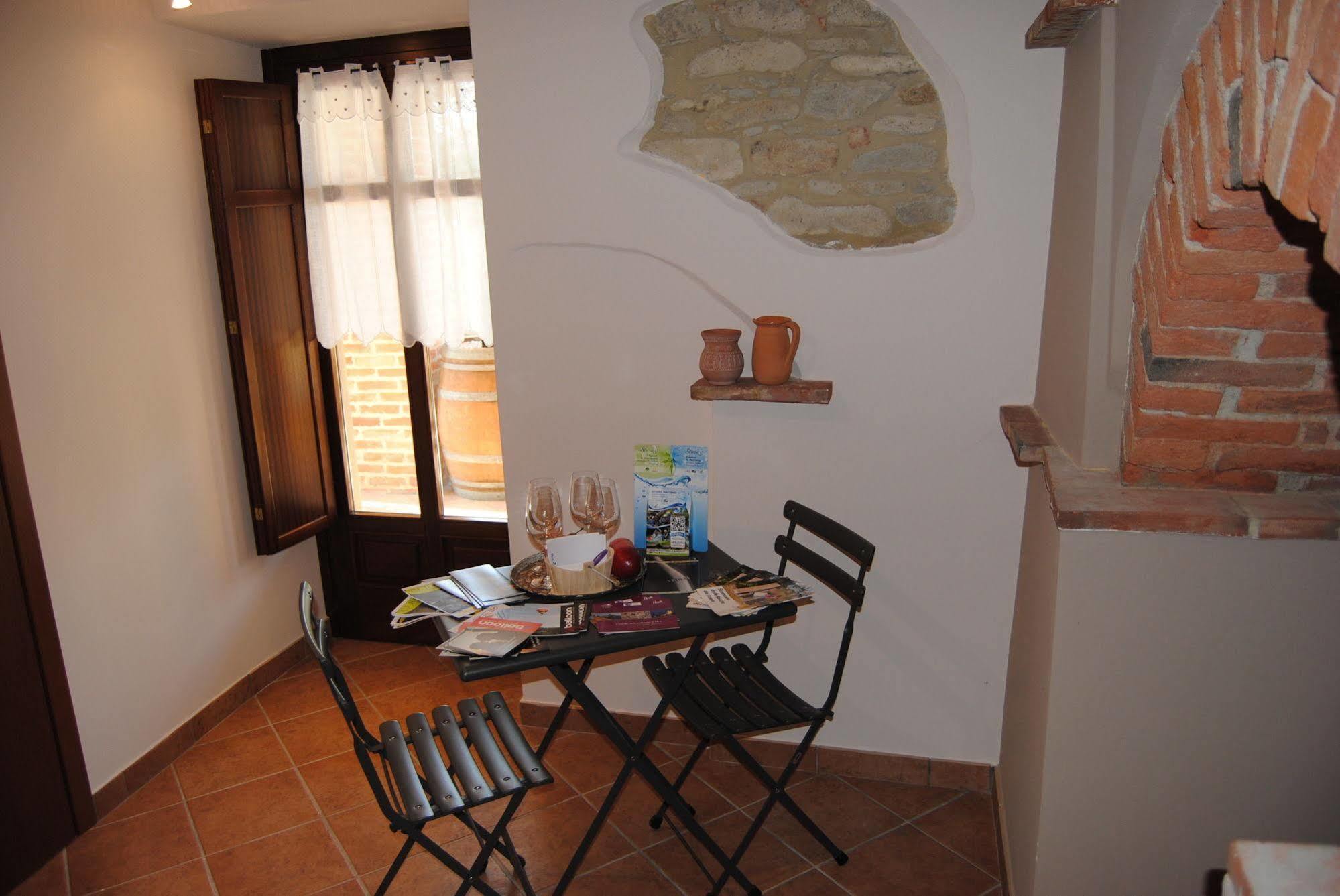 Agriturismo I Grappoli Serralunga d'Alba Exterior foto